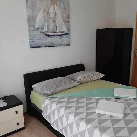 Apartment Ana *