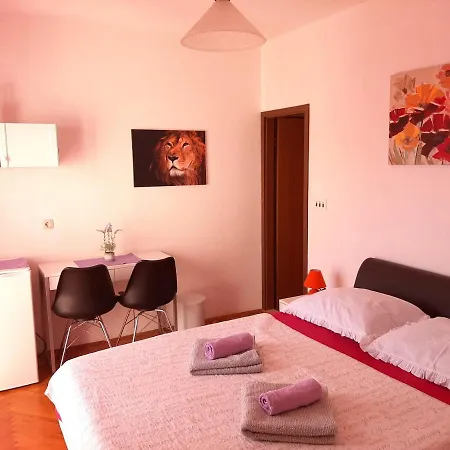 Ana Apartment *