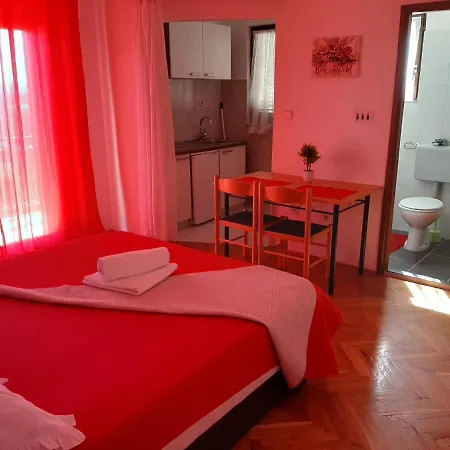 Ana Lejlighed Podstrana