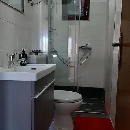 Ana Lejlighed Podstrana